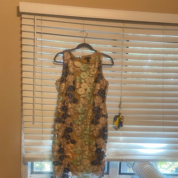 Nina Leonard Dresses & Skirts - Dressy dress with flowers size m can wear to any occasion